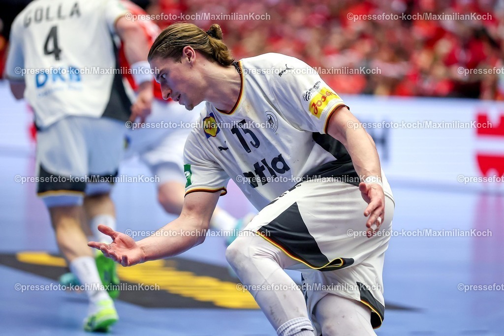 EHF01022602077 | 01.02.2026, Handball, Men's EHF EURO 2026, Deutschland - Dänemark, Jyske Bank Boxen in Herning, Final:  Juri Knorr (Germany #15) gestikulierend auf dem Spielfeld  enttäuscht Enttäuschung 