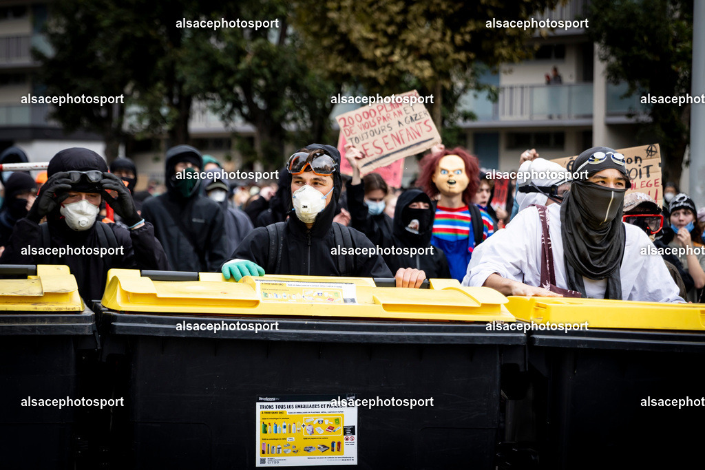 9L6A7115 | Des lycéens organisent de nouveaux blocages en Alsace le 13 octobre 2026, avant des rassemblements prévus à Strasbourg et à Mulhouse, en France. Cette mobilisation témoigne de la colère croissante des élèves face aux problèmes liés à l’éducation. Strasbourg - Realisiert mit Pictrs.com