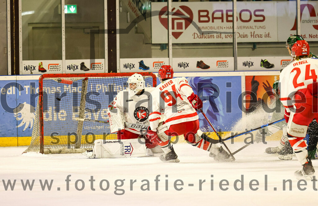 2023-10-20_100_TSV_Erding_gegen_EHC_Klostersee | Erding, Deutschland, 20.10.2023:.Eishockey, Bayernliga Vorrunde 2023 / 2024, 2. Spieltag, TSV Erding gegen EHC Klostersee, Endergebnis: ..Torwart Philipp Hähl (EHC Klostersee, #3), Raphael Kaefer (EHC Klostersee, #94)..Foto: Christian Riedel / fotografie-riedel.net