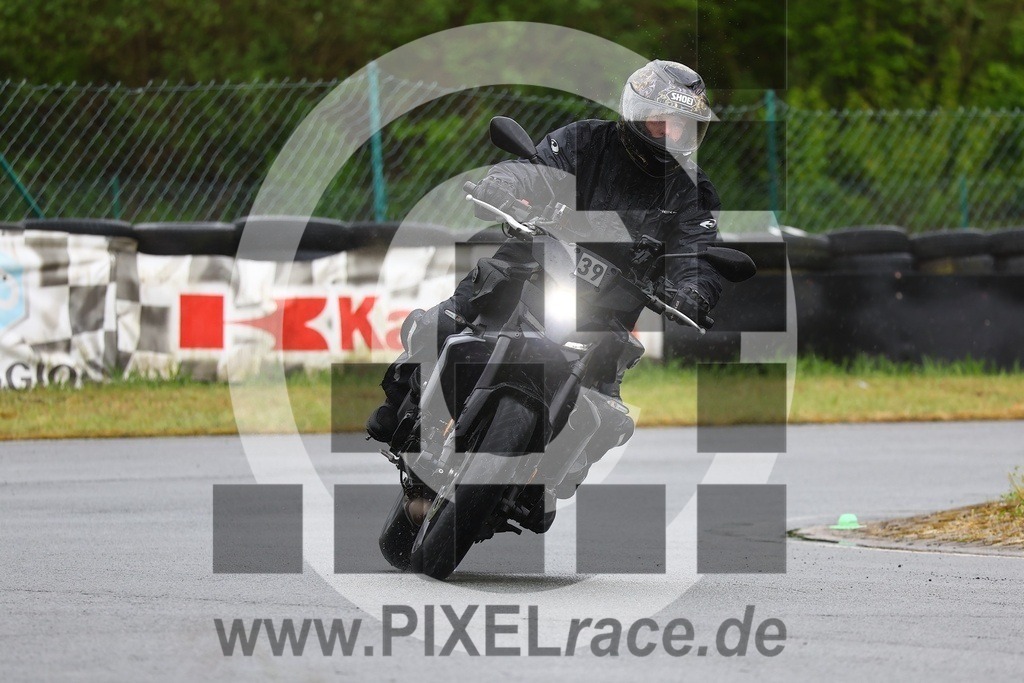 0039-20260512_00535 | Schöne Erinnerungen an spannende Momente - das festzuhalten ist unser Job. PIXELrace.de ist seit 2003 auf den Rennstrecken Europas unterwegs um die Action draußen beim Fahren und die wunderbare Stimmung imm Fahrerlager für euch einzufangen.