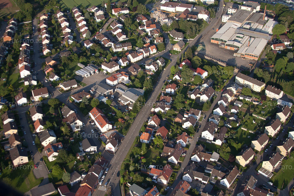 Luftbild: Wohngebiet einer Einfamilienhaus- Siedlung im Ortsteil Diedelsheim in Bretten im Bundesland Baden-Württemberg in Deutschland. Foto: IMG_57833.jpg vom 14.06.2013 durch Werner Riehm/FLY-FOTO.de