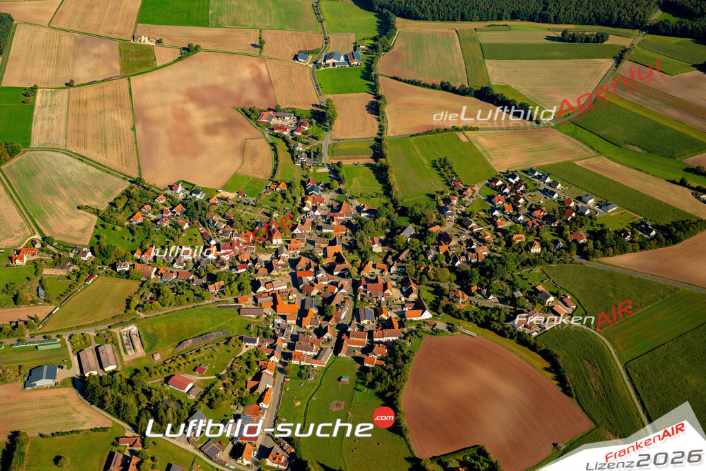 Das Luftbild zeigt : Schornweisach Uehlfeld - Die Luftaufnahme wurde 2023 vom UL-Flugzeug aus erstellt ( keine Drohne ) - Hochauflösende Luftaufnahme - Für grossformatige Ausdrucke geeignet. Die Geschenkidee !Mit Lizenz und Bildrechte bestellbar