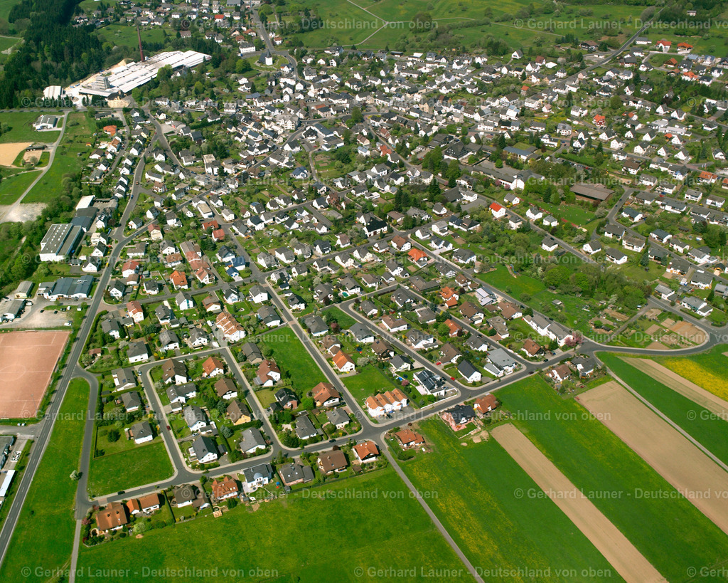 2610064 | BREITSCHEID 09.06.2006 Ortsansicht der Straßen und Häuser der Wohngebiete in Breitscheid im Bundesland Hessen, Deutschland // Town View of the streets and houses of the residential areas in Breitscheid in the state Hesse, Germany Foto: Gerhard Launer