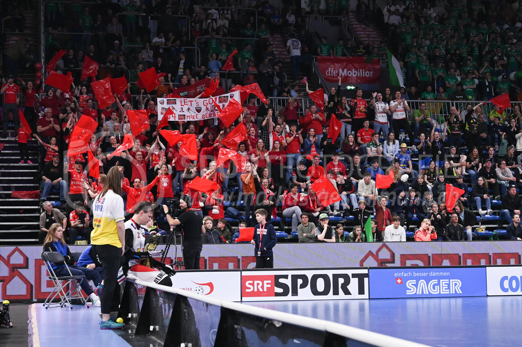 SV Wiler-Ersigen vs Floorball Köniz - 15. April 2023 | SV Wiler-Ersigen vs Floorball Köniz
Stimo Arena, Kloten
Die Könizer Fans bejubeln den ersten Treffer ihres Teams.
Bild: Sportfotografie Markus Aeschimann | www.markus-aeschimann.ch - Realisiert mit Pictrs.com