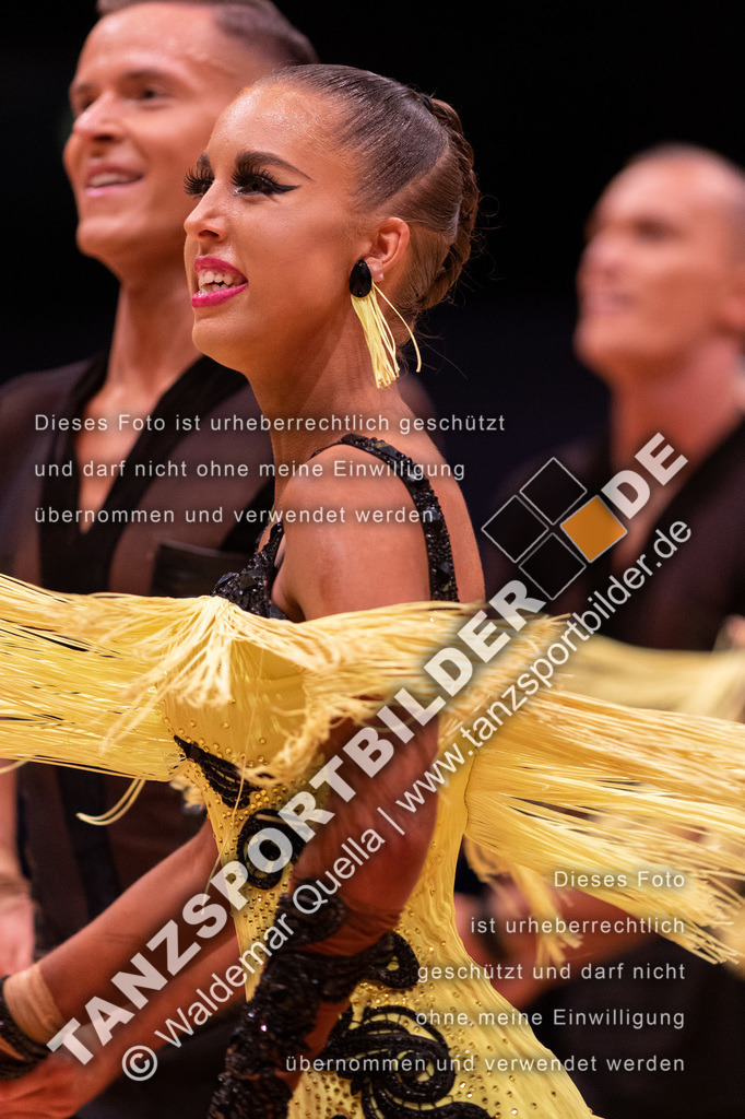 20221112-07761 | Hier finden Sie Tanz Bilder vom Latein und Standard Formationen tanzen. Sportbilder vom Tanzsport. Schöne Fotos und von Weltmeisterschaft, Europameisterschaft, Bundesliga, Regionalliga, Oberliga und Landesliga sowie von GOC Stuttgart, DanceComp, WM Bremen