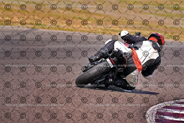 26bt05-1788 | markuskiefer.com - Realisiert mit Pictrs.com
