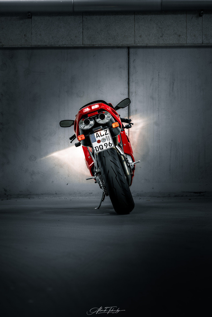 Ducati 996 | Entdecken Sie die faszinierende Welt von Alexander Tschuncky Arts: Kreative Fotografie, atemberaubende Automobilkunst und hochwertiger Bilderdruck. Lassen Sie sich inspirieren! - Realisiert mit Pictrs.com
