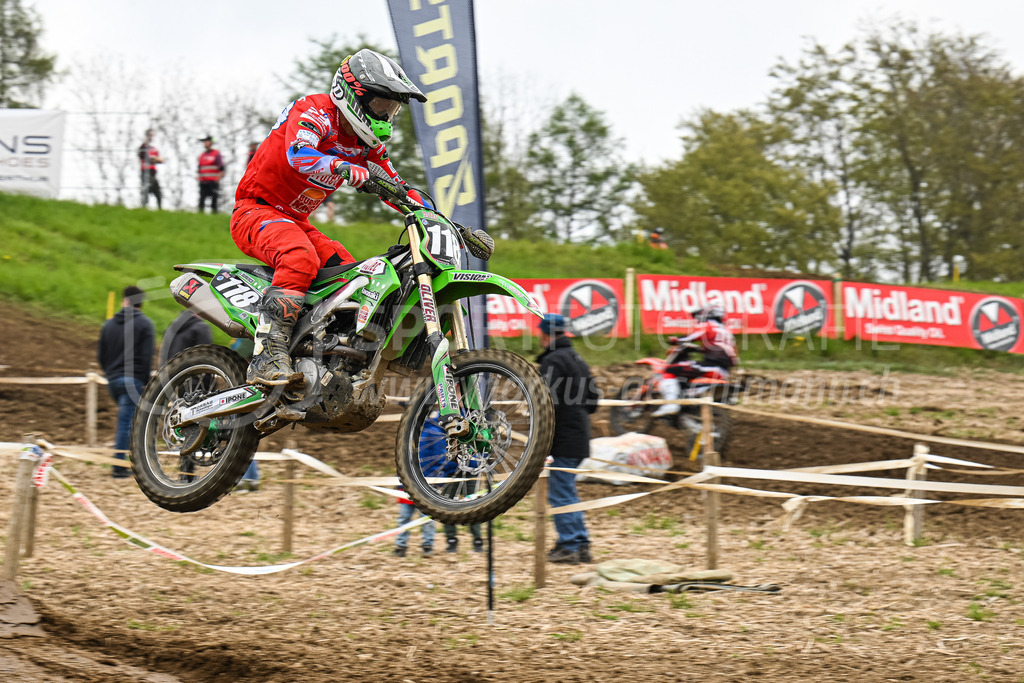 Motocross Schlatt bei Winterthur - 30. April 2023 | #118 Lourenco Fabio aus Colombier (CH) auf Kawasaki in der Kategorie ProRace Serie am Motocross Schlatt bei Winterthur, 30. April 2023. 
Instagram: @mx_schlatt | @mc_wila | @sam_schweiz
Bild: Sportfotografie Markus Aeschimann | www.markus-aeschimann.ch - Realisiert mit Pictrs.com