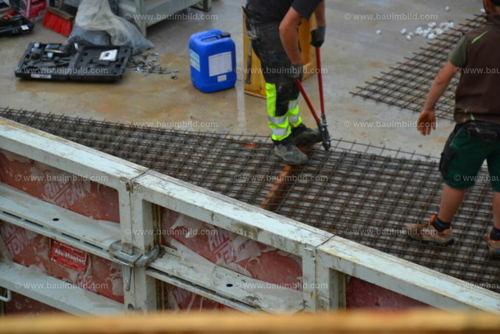 bib-lg04-betonarbeiten-0137 | Nach LV-Leistungsgruppen sortierte Detailfotos über den Bau eines Hauses. Alle Hausbau-Bilder direkt vom Urheber und Autor der Website Haus-Selber-Bauen.com