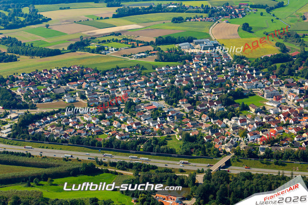 Das Luftbild zeigt :  Odelzhausen - Die Luftaufnahme wurde 2024 vom UL-Flugzeug aus erstellt ( keine Drohne ) - Hochauflösende Luftaufnahme - Für grossformatige Ausdrucke geeignet. Die Geschenkidee !Mit Lizenz und Bildrechte bestellbar