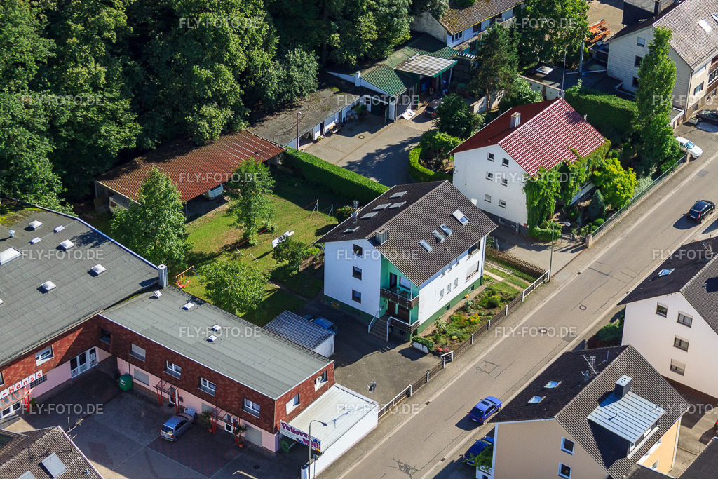 Elsässer Straße | Luftbild: Elsässer Straße in Kandel im Bundesland Rheinland-Pfalz in Deutschland. Foto: IMG_30665.jpg vom 31.07.2010 durch Werner Riehm/FLY-FOTO.de - Realisiert mit Pictrs.com
