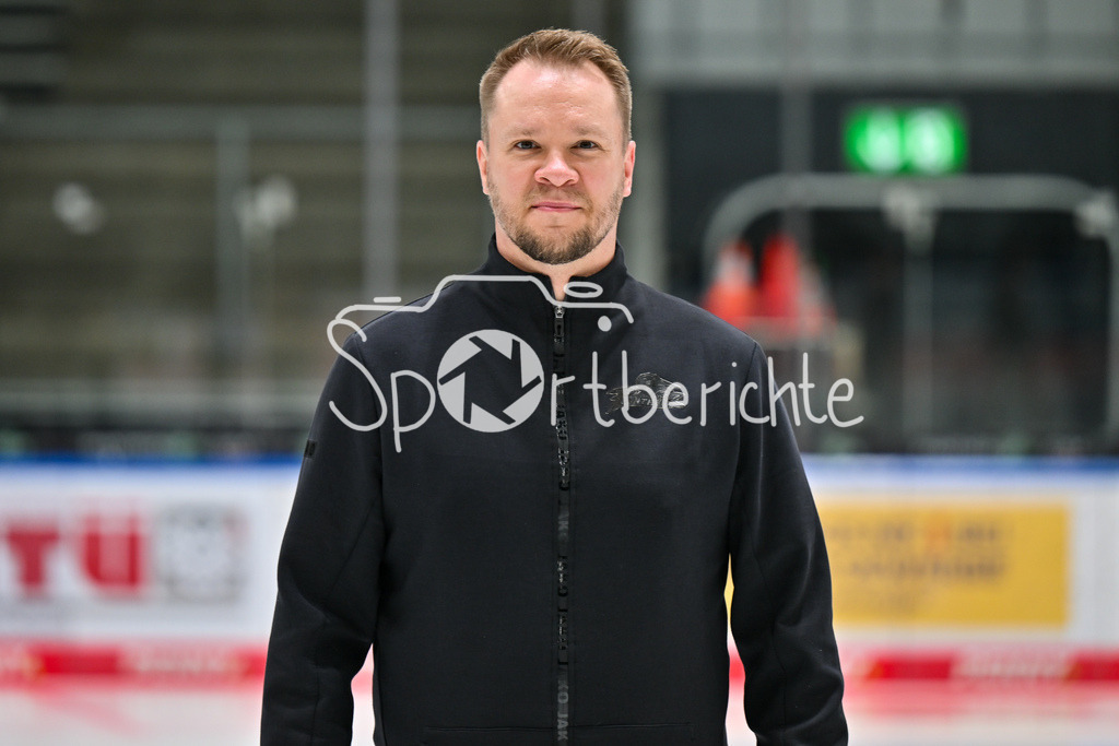 Augsburger Panther 2025/26 | Im Bild Mika WENDELL Skils, Development &amp; Video Coach / Einzelfoto / Freisteller / Media Day Augsburger Panther: Curt-Frenzel Stadion am 06.08.2025