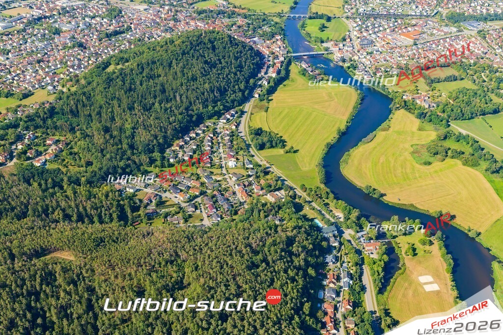 Luftaufnahme der Stadt Regenstauf - Die Luftaufnahme wurde 2025 vom UL-Flugzeug heraus erstellt ( keine Drohne ) - Hochauflösende Luftaufnahme - für professionelle Ausdrucke geeignet. Die Geschenkidee !Mit Lizenz und Bildrechte bestellbar