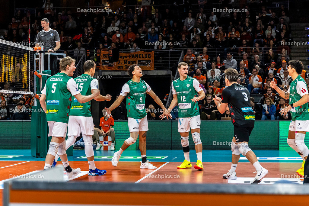 2024-00111640-Bundesliga-BR-Volleys-Haching-München |  16.11.2024; Berlin Foto: Gerold Rebsch - www.beachpics.de
