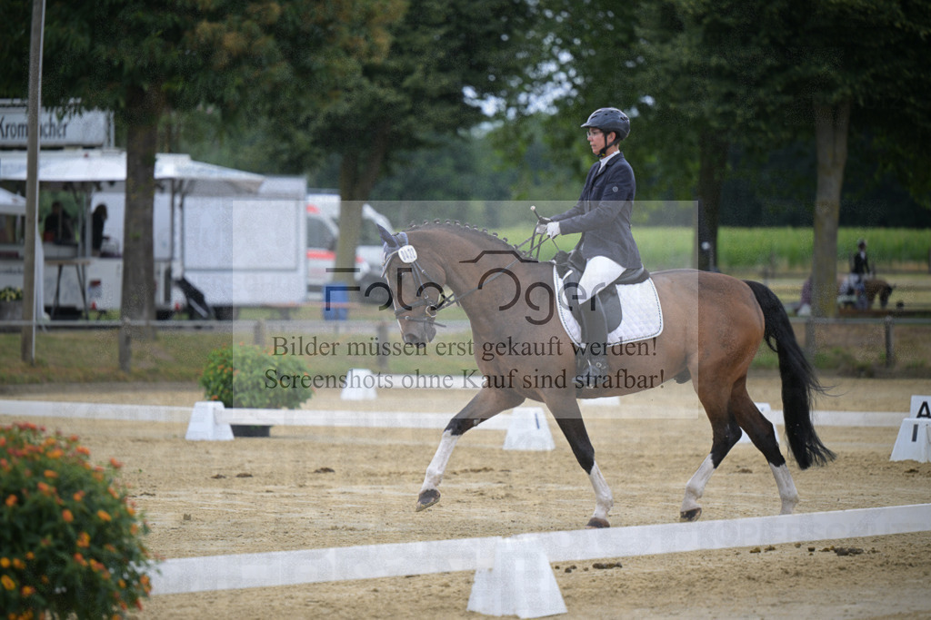 DOS_7508 | Entdecke hochwertige Reitturnierfotos von Foto Oger. Professionell, emotional und authentisch – jetzt Lieblingsmomente im Shop bestellen.Deutschlandweite Turnierfotografie. - Realisiert mit Pictrs.com
