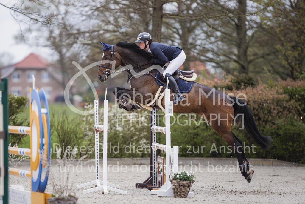 230426_HofSosath_M1-Spr-945 | Deine schönsten Turniermomente als professionelle Fotos! Entdecke hochwertige Pferdesport-Fotografie im Online-Shop. Jetzt Fotos finden & bestellen!