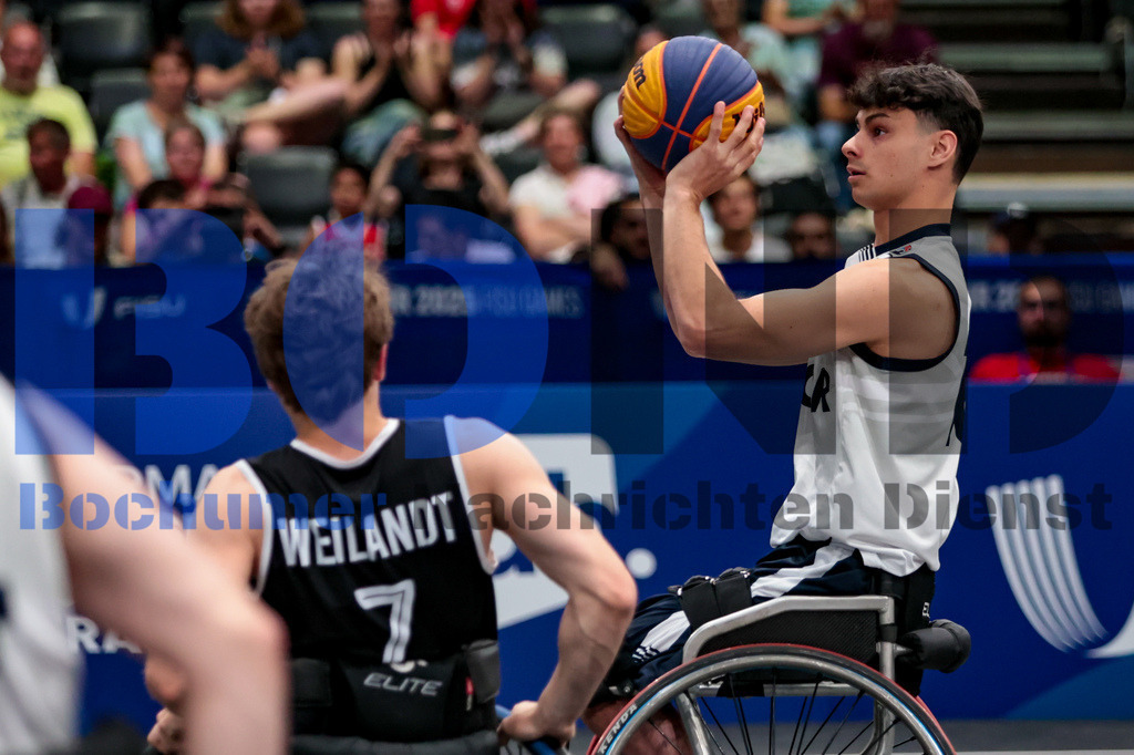 SES_TTG3X320250718-2746 | bond - Realisiert mit Pictrs.com