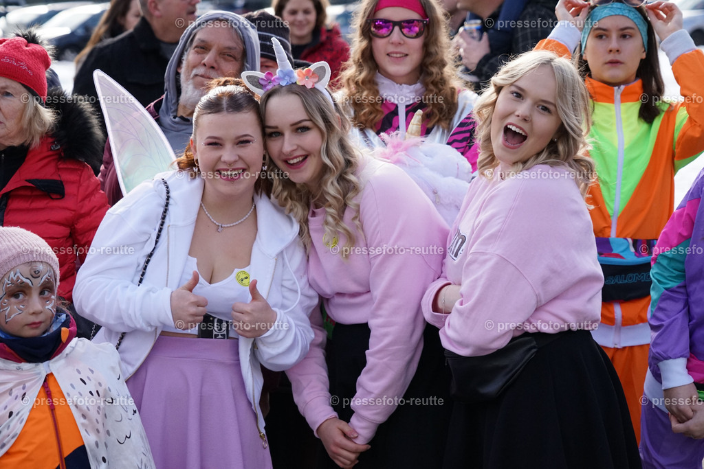 05-news-2023-Feb11-Fasching-Weissenbach-DSC01736 | Info aus dem Bezirk Reutte/Ausserfern Tirol sowie eine umfangreiche Bilddatenbank über die gesamte Region: Lechtal, Talkessel Reutte, Tannheimertal, Zwischentoren. Lech, Plansee, Zugspitze, Grenztunnel, B179, Fernpassstraße, Verkehr, Lawinen, Tradition, - Realisiert mit Pictrs.com