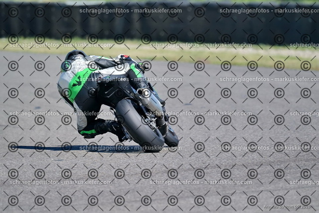 26BT01-0360 | markuskiefer.com - Realisiert mit Pictrs.com
