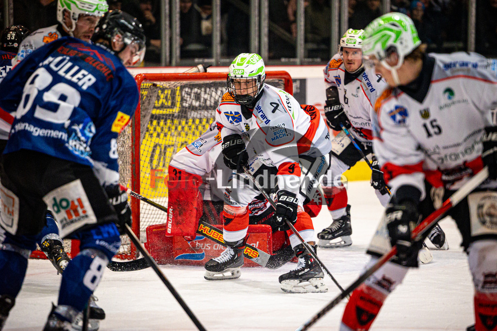 HC Landsberg RIVER KINGS gegen TSV Peißenberg MINERS | Eishockey Bayernliga Herren Vorrunde 2024/25, HC Landsberg RIVER KINGS gegen TSV Peißenberg MINERS, 20250103,Anton ENGEL (MINERS 9) vor dem Tor,2025-01-03 in Landsberg am Lech (Eisstadion Landsberg)Anton ENGEL (MINERS 9)Copyright: WolfgangxLindner foto-lindner.de