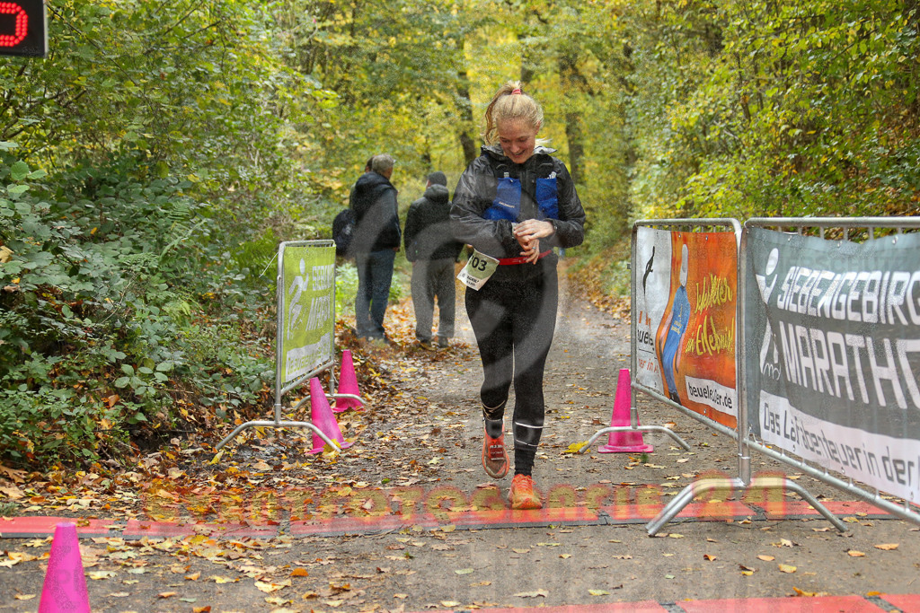 251026_1346_EX1_3948 | Sportfotografie im Rhein-Sieg Kreis, Köln, Bonn, NRW, Rheinland Pfalz, Hessen, etc. Unser Tätigkeitsfeld umfasst den Laufsport vom Volkslauf über den Marathon, Duathlon, Triathon bis zum Ultralauf wie Kölnpfad Ultra oder Schindertrail.