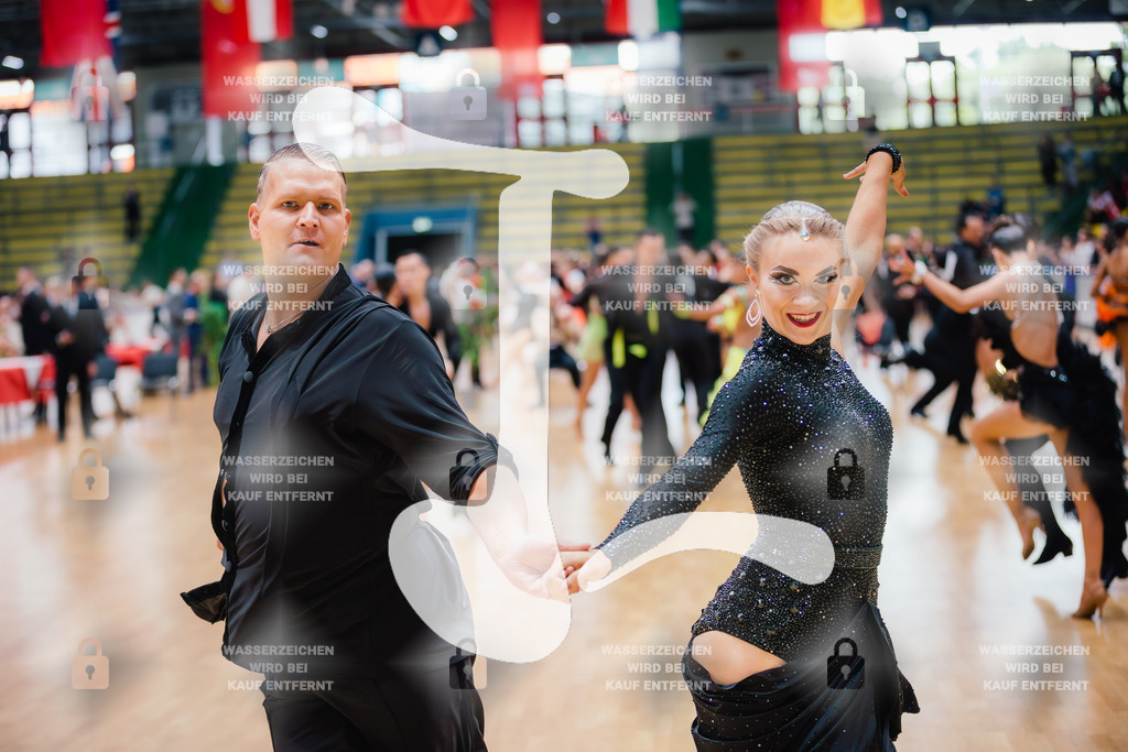 Hessen Tanzt WDSF International Open Latin 67th (16) Denis Bachmann _ Saskia Schmerer (1. TC Ludwigsburg)-2025-05-18-3225 | Webshop for digital downloads and prints of dance sport, event & show photographer Julian Link - Realisiert mit Pictrs.com