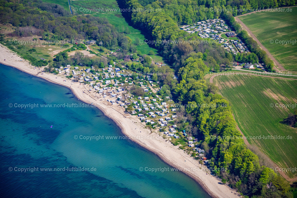 Noer_Zeltgemeinschaft_Noer_Ev_Und_Campingplatz_Jensen_ELS_0503010524 | NOER 01.05.2024 Campingplatz - Zeltplatz mit Wohnwagen und Zelten an der Ostsee- Küste bei Noer im Bundesland Schleswig-Holstein. // Camping with caravans and tents in Noer in the state Schleswig-Holstein. Foto: Martin Elsen