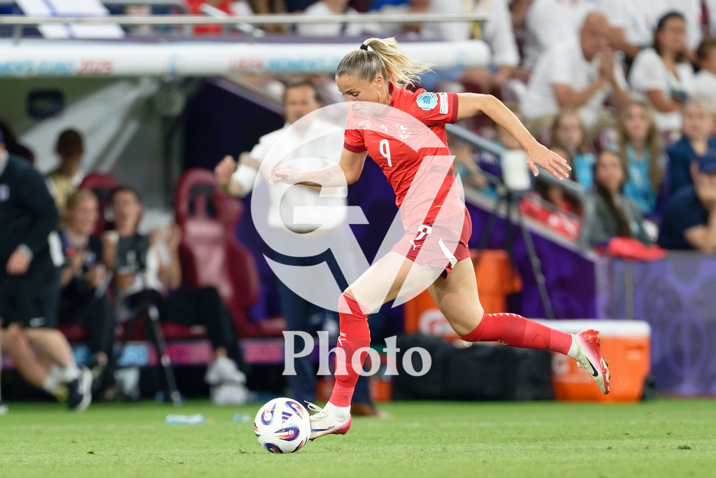 Finland v Switzerland: UEFA Women's EURO 2025 Group A | GENEVA, SWITZERLAND - JULY 10: Ana Maria Crnogorcevic of Switzerland runs with the ball during the UEFA Women's EURO 2025 Group A match between Finland and Switzerland at Stade de Geneve on July 10, 2025 in Geneva, Switzerland. (Photo by Giuseppe Velletri/Sports Press Photo/Getty Images)