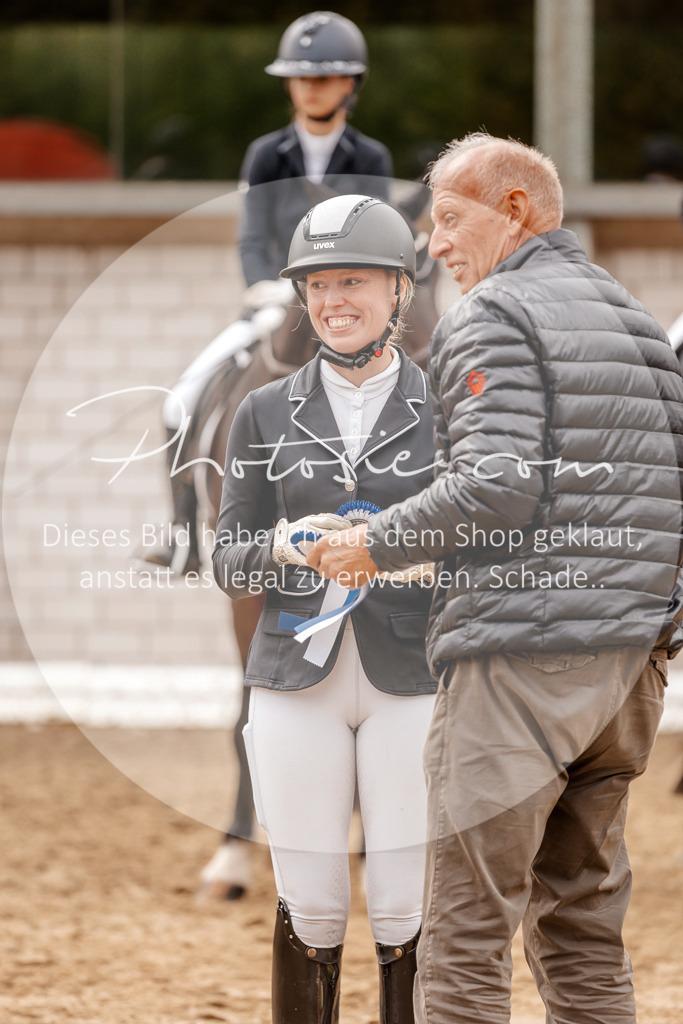 3I6A7594 | Stimmungsvolle Portraits und Reitsportfotografie im Ruhrgebiet und im Münsterland.

Pferdefotografie, Hundefotografie, Tierfotografie, Reportagen, Portraits von Tier und Mensch, Turnierfotografie in Bochum, Recklinghausen, Marl, Haltern am See, Dülmen.. - Realisiert mit Pictrs.com