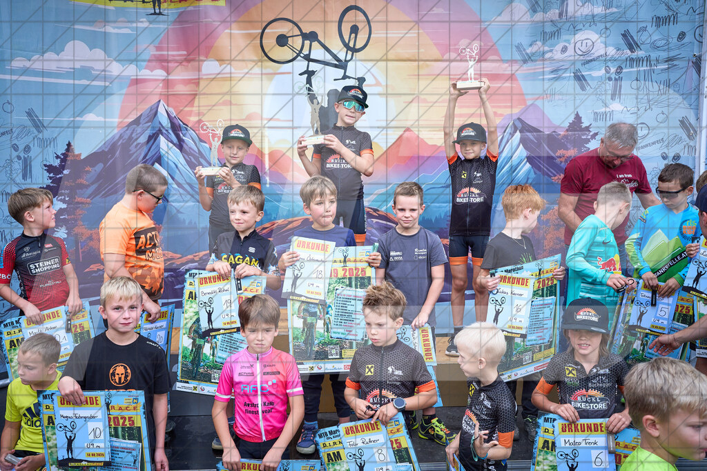 Betriebszentrum Laubenbachmühle, Frankenfels, Österreich - 13. September 2025: Dirndltal Race - Kids Race - SiegerehrungFotograf: Martin Bihounek / martinbihounek.com | 13. September 2025 Betriebszentrum Laubenbachmühle, Frankenfels, Österreich : Dirndltal Race - Kids Race - Siegerehrung •••••Photo by: Martin Bihounek / martinbihounek.comInsta: @martinbihounekcom