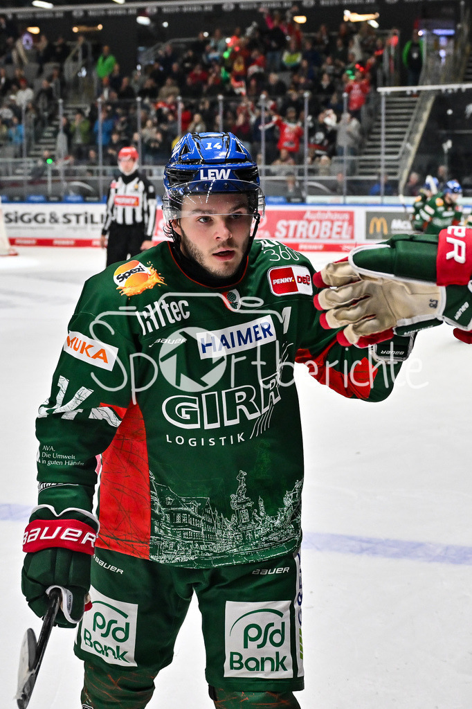 Augsburger Panther - Löwen Frankfurt | Jubel der Panther nach dem Treffer zum 4-1 durch D. J. BUSDEKER (Augsburger Panther 14) Tor / Torschuetze / Freude / Happy / beim match zwischen den Augsburger Panthern und den Löwen Frankfurt am 8. Spieltag der Penny DEL im Curt Frenzel Stadion am 19.10.2025