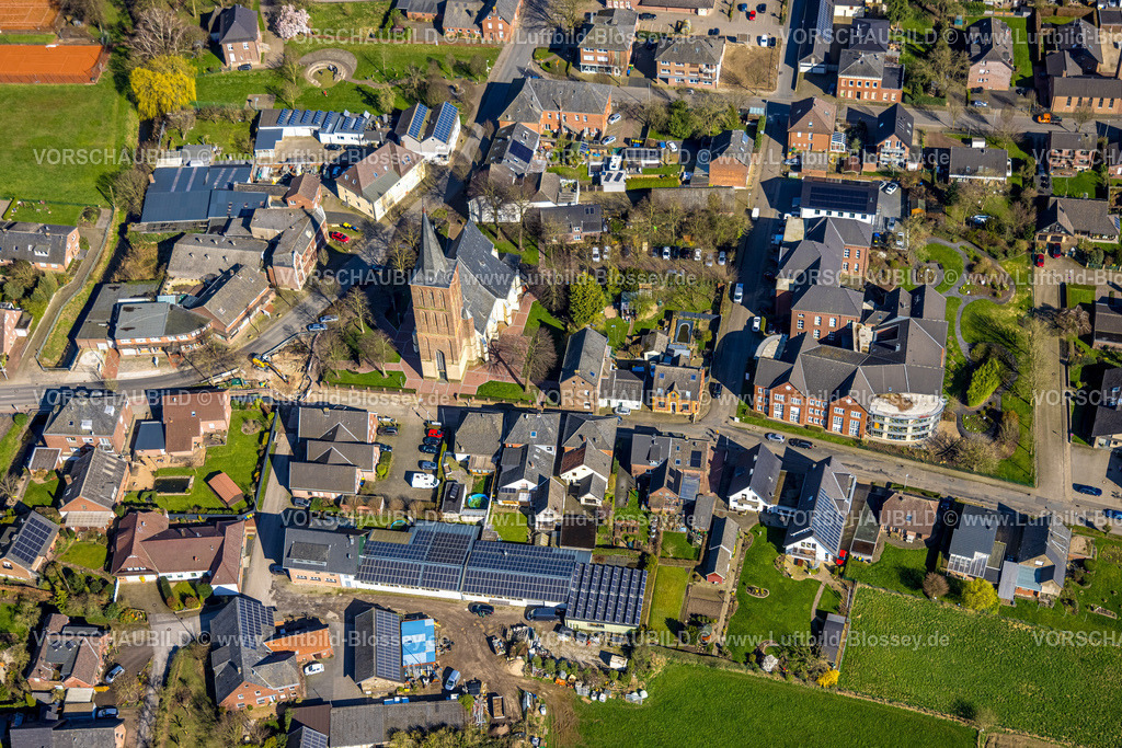 Rees240312367Millingen | Luftbild, Kirche St. Quirinus, Altenpflegeheim St. Joseph Millingen gGmbH, Wohngebiet Kirchstraße, Millingen, Rees, Nordrhein-Westfalen, Deutschland