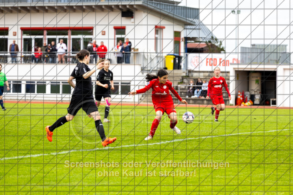 20250426_141039_0151 | #,1.FC Donzdorf (rot) vs. FC Wittlingen (schwarz), Fussball, EnBW-Oberliga B -Juniorinnen, 20. Spieltag, Saison 2024/2025, Rasenplatz, Lautertal Stadion, Süßener Straße 16, 73072 Donzdorf, 26.04.2025 - 14:00 Uhr,Foto: PhotoPeet-Sportfotografie/Peter Harich
