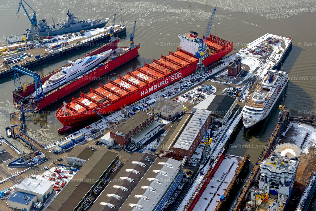 4044667 | HAMBURG 14.02.2021 Werftgelände mit Schiffbau der Blohm + Voss Dock Elbe mit der AIDA mar in Hamburg, Deutschland. Weiterführende Informationen bei: Blohm+Voss B.V. &amp; Co. KG. // Shipyard with shipbuilding of Blohm + Voss Dock Elbe with AIDA mar in Hamburg, Germany. Further information at: Blohm+Voss B.V. &amp; Co. KG. Foto: Gerhard Launer