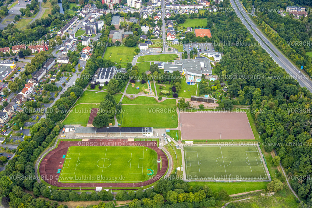 Arnsberg250806258 | Luftbild, Sportzentrum Große Wiese mit Fußballstadion und Leichtathletikstadion Grosse Wiese, SV Hüsten 09, Hüsten, Arnsberg, Ruhrgebiet, Nordrhein-Westfalen, Deutschland
