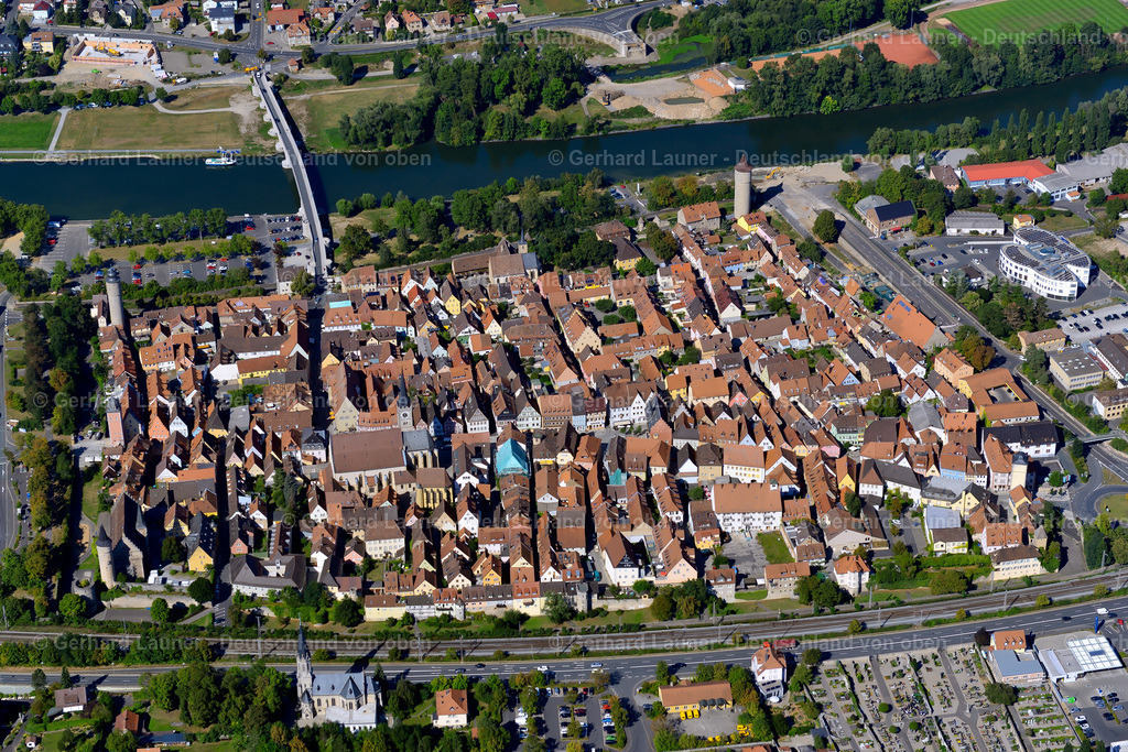 3650370 | Altort Ochsenfurt 31.08.2016 Altstadtbereich und Innenstadtzentrum  in Altort Ochsenfurtim Bundesland Bayern, Deutschland // Old Town area and city center  in Kleinochsenfurt in the state Bavaria, Germany Foto: Gerhard Launer