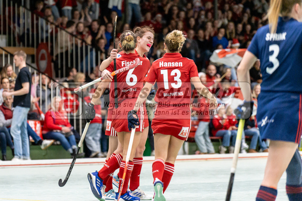 SFE_20241220_0092 | Köln, Deutschland, 20.12.2024:  Hockey 1. Bundesliga Damen Rot-Weiss Köln - Düsseldorfer HC im KTHC Stadion Rot-Weiss Köln Tennis and Hockey Club am 20.12.2024 in Köln, Deutschland. (Foto von Stephan Fehrmann)Köln, Germany, 20.12.2024: Hockey 1. Bundesliga Damen Rot-Weiss Köln - Düsseldorfer HC in KTHC Stadion Rot-Weiss Köln Tennis and Hockey Club at 20.12.2024 in Köln, Deutschland. (Foto from Stephan Fehrmann)