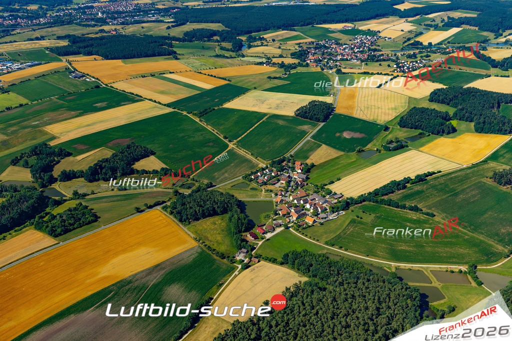 Aktuelles Luftbild von Oberalbach Wilhelmsdorf - Die Luftaufnahme wurde 2022 mittels UL-Flugzeug erstellt ( keine Drohne ) - hochauflösende Kamera-Systeme von  Canon -Beste Qualität - Für grossformatige Ausdrucke geeignet. Die Geschenkidee !