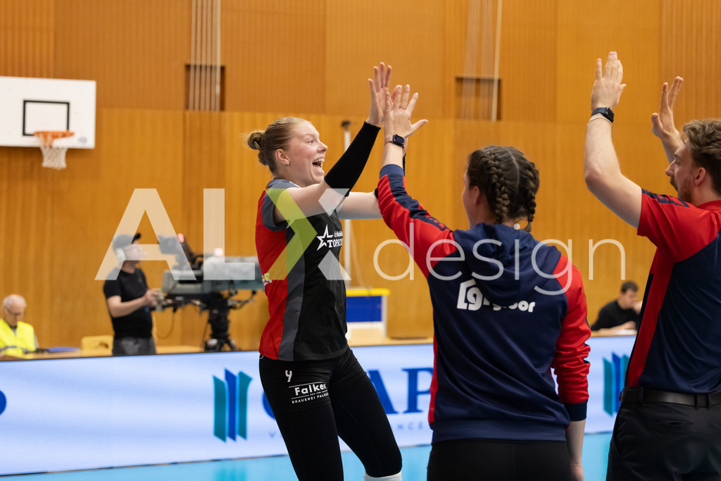 Volleyball I Frauen I Saison 2025-2026 I Volleyball NLA | Women I  Playoffs Finals 1/5 I viteos NUC - VC Kanti Schaffhausen I 06.04.2026 | 9 Jordan Lockwood (USA) (VC Kanti Schaffhausen) – Diagonal - Realisiert mit Pictrs.com