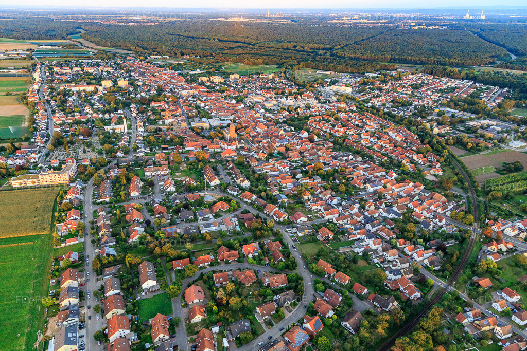 Luftbild: Stadtübersicht aus Westen in Kandel im Bundesland Rheinland-Pfalz in Deutschland. Foto: IMG_094516.jpg vom 01.09.2016 durch Werner Riehm/FLY-FOTO.de
