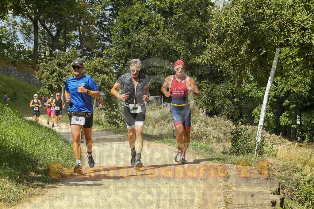 250824_1328_EX1_2521 | Sportfotografie im Rhein-Sieg Kreis, Köln, Bonn, NRW, Rheinland Pfalz, Hessen, etc. Unser Tätigkeitsfeld umfasst den Laufsport vom Volkslauf über den Marathon, Duathlon, Triathon bis zum Ultralauf wie Kölnpfad Ultra oder Schindertrail.