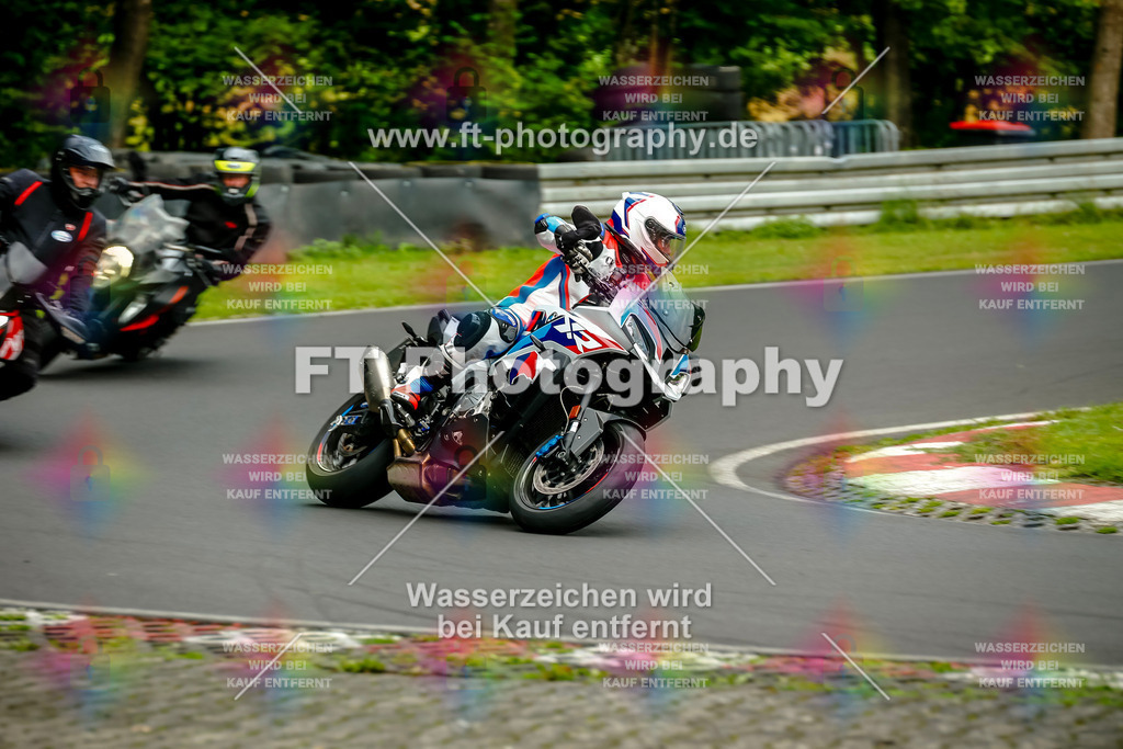 VBK-4263 | Hier findet Ihr Bilder von Touristenfahrten auf der Nürburgring Nordschleife oder von anderen Veranstaltungen die ich besucht habe. Viel Spass beim Durch Schauen 