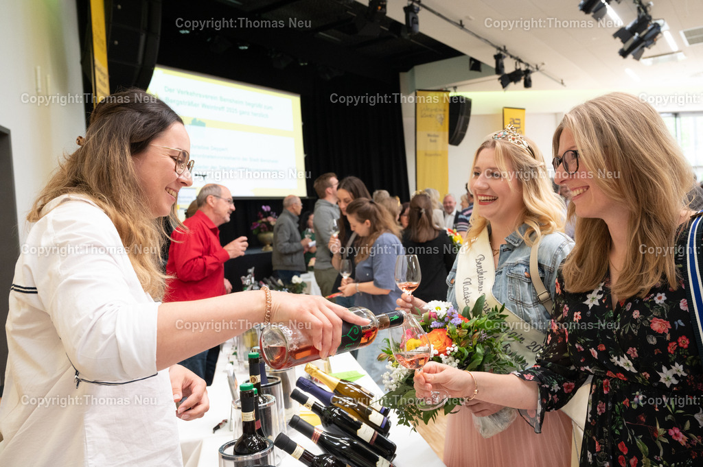 DSC_5327 | bbe. Bensheim, Bürgerhaus, Bergsträßer Weintreff unter den Gästen Blütenkönigin Nadja Pietruschka    mit ihrer Nachfolgerin Anna Bretthauer, Bild: Thomas Neu