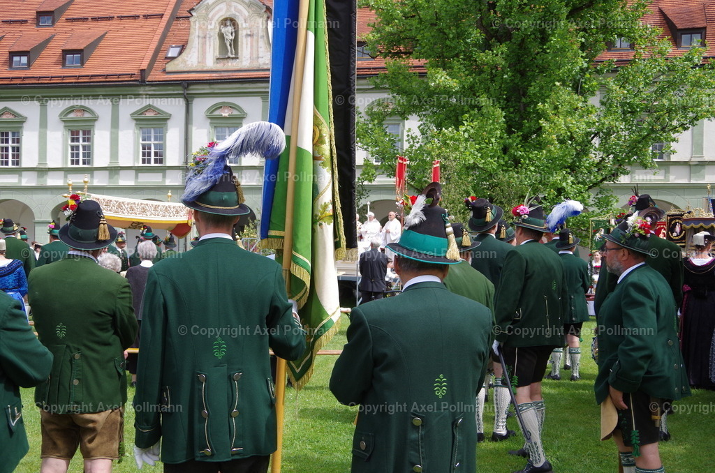 IMGP7012 | fotografiert von Axel PollmannLeonhardi Wallfahrt Benediktbeuern und Murnau, Fronleichnam, Fasching, Landschaft im Loisachtal und Benediktbeuern  - Realisiert mit Pictrs.com