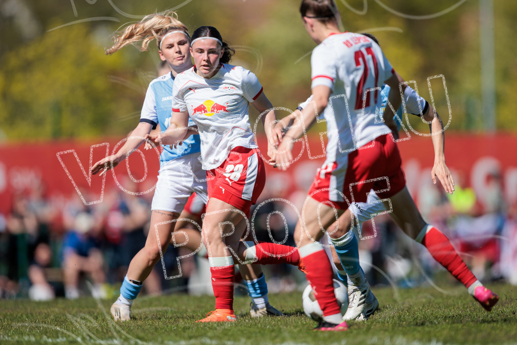 Gipfeltreffen der Frauen: Finale um den Sachsenlotto Landespokal 2026 | Am 1. Mai 2026 trafen im Endspiel des Sachsenlotto Landespokals die Frauen des Chemnitzer FC und die zweite Mannschaft von RasenBallsport Leipzig aufeinander. Vor stimmungsvoller Kulisse kämpften beide Teams ab 15:00 Uhr um die begehrte Trophäe des sächsischen Fußballs. Diese Galerie zeigt die Highlights, packende Zweikämpfe und die emotionalsten Momente des Finaltags. - Realisiert mit Pictrs.com