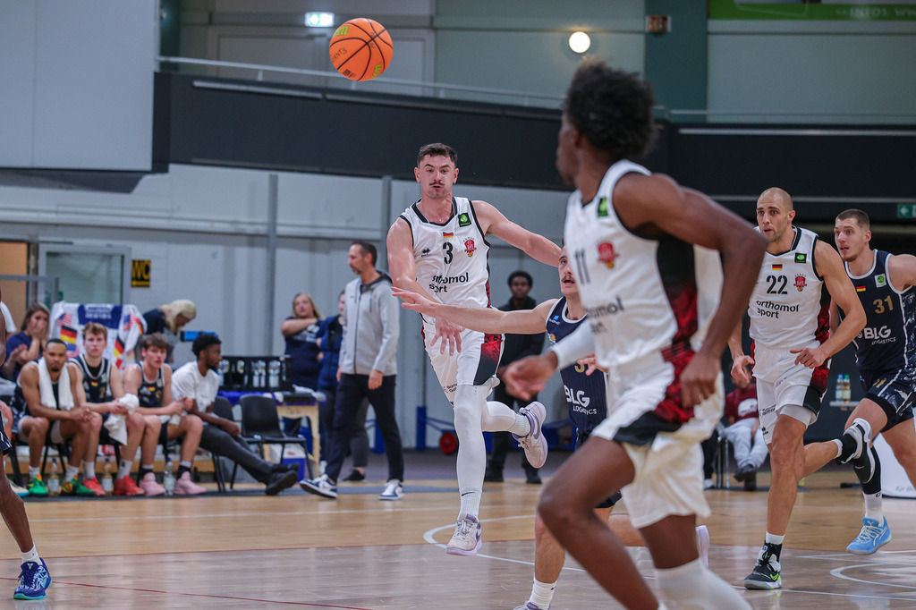 Pro A BAYER GIANTS vs Eisbären Bremerhaven-104 | Fotos von Basketballspielen aus dem Raum NRW fotografiert von Gero Mueller-Laschet und Daniel Schaefer - Realisiert mit Pictrs.com