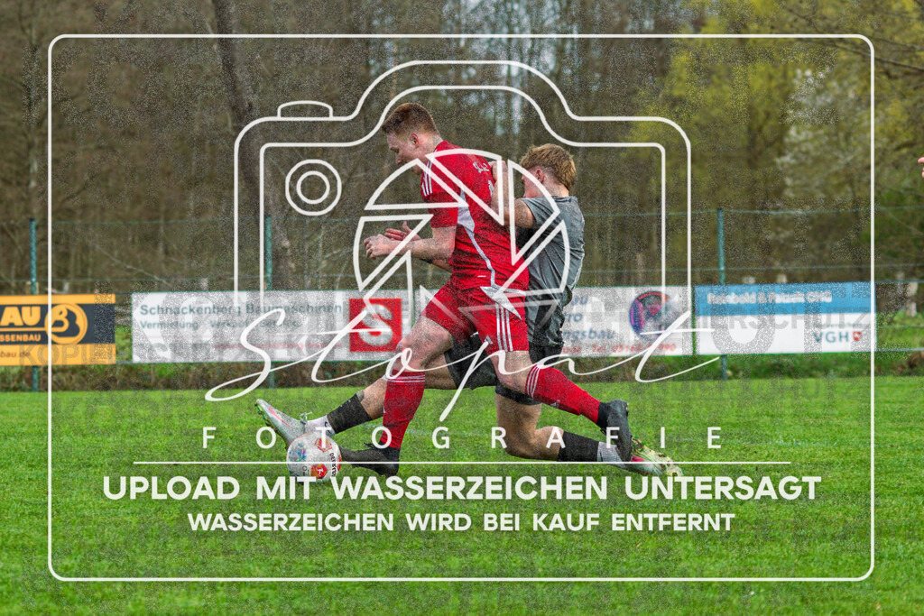 FGFSSCT-1014 | Nico-Miguel Mohr (SC Tewel #11) und Adam Jarkas (FG Fulde-Stellichte #10) beim Herren Kreisliga HK Spiel zwischen FG Fulde-Stellichte und SC Tewel im Lehrdestadion, Stellichte (Simon Paul Stopat) - Realisiert mit Pictrs.com