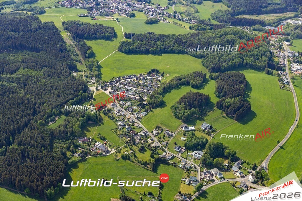 Die Luftaufnahme Reumtengrün - Auerbach/Vogtl. wurde 2022 vom Flugzeug aus (keine Drohne) erstellt. Hohe Auflösung -für große Poster und Wandbilder geeignet - Garantiert!