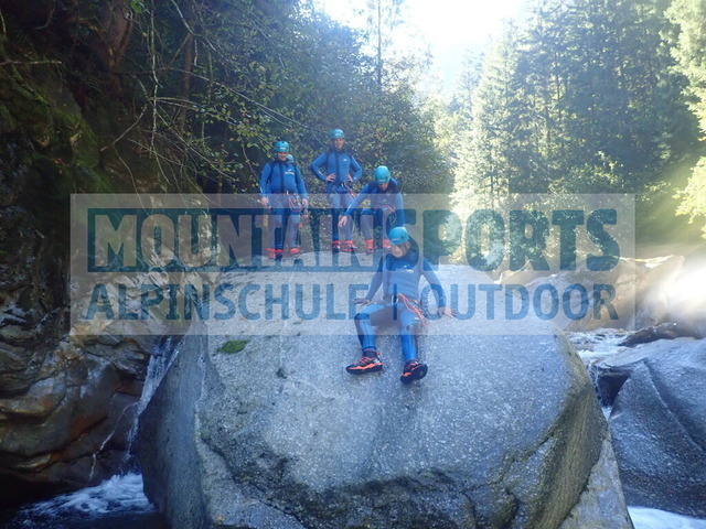 P1010077 | Bestelle die Bilder deines Berg- oder Wasser-Abenteuers mit Mountain Sports bequem von zu Hause aus direkt über unseren Online Fotoshop von pictrs.com. - Realisiert mit Pictrs.com