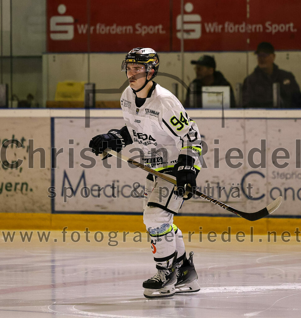 2024-02-16_079_TSV_Erding_gegen_ERSC_Amberg | Erding, Deutschland, 16.02.2024:
Eishockey, Bayernliga Playoffs 2023 / 2024, 1. Spieltag, TSV Erding gegen ERSC Amberg, Endergebnis: 1:2

Brendan Walkom (ERSC Amberg, #94)

Foto: Christian Riedel / fotografie-riedel.net